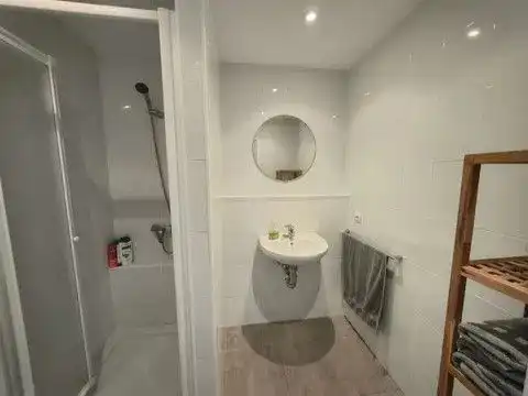 Badezimmer von Dachboden zum Verkauf in Pals mit Terrasse, Möbliert und Gemeinschaftspool