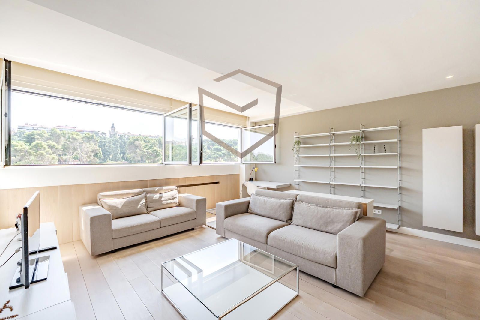 Living room of Flat for sale in  Madrid Capital  with Air Conditioner, Heating and Parquet flooring