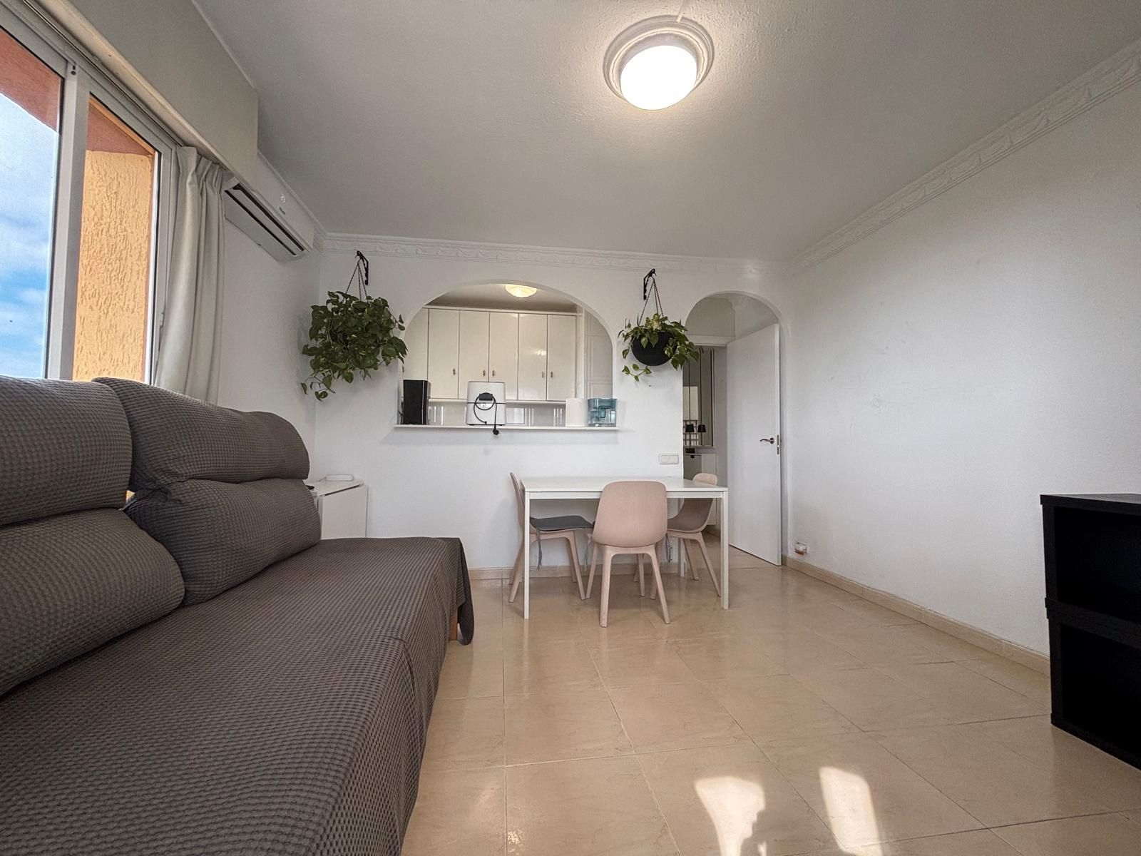 Habitación de Piso de alquiler en Benalmádena con Terraza y Piscina comunitaria