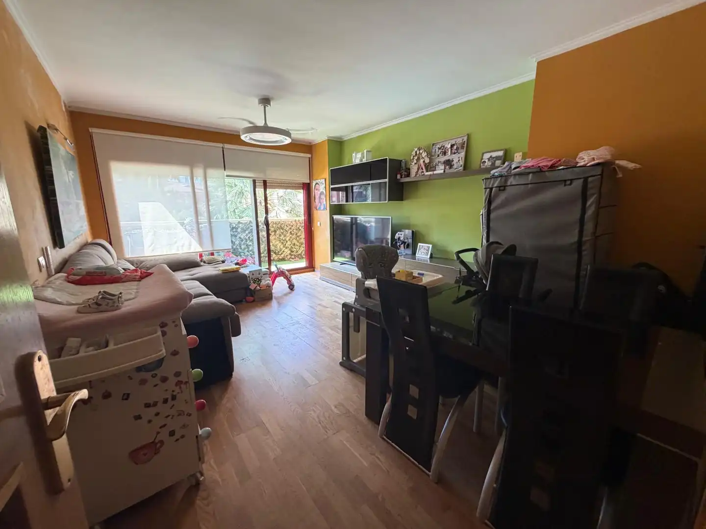 Sala d'estar de Pis en venda en Barberà del Vallès amb Aire condicionat, Calefacció i Parquet