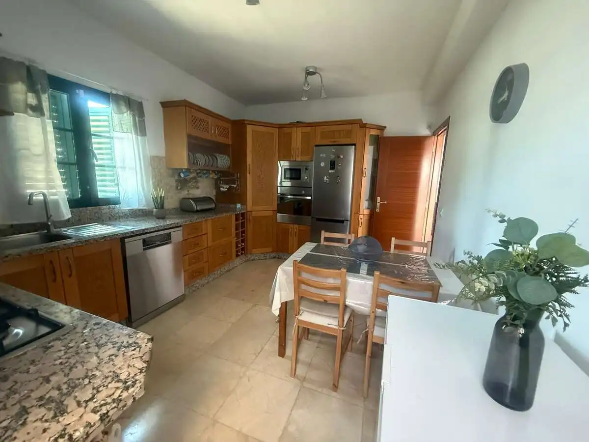 Cuina de Casa o xalet en venda en Teguise amb Jardí privat, Terrassa i Forn