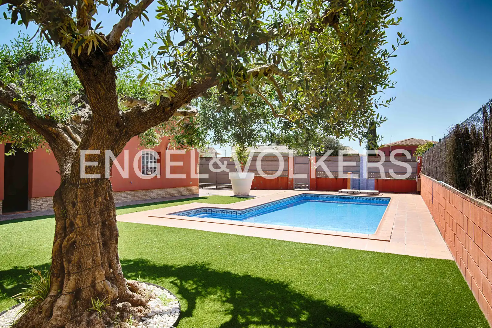 Piscina de Casa o chalet en venta en Navata con Aire acondicionado, Calefacción y Jardín privado