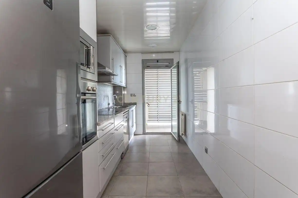 Cocina de Apartamento en venta en Badalona con Jardín privado, Piscina y Balcón