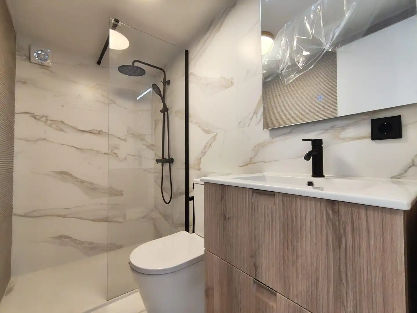 Baño de Casa adosada en venta en La Nucia con Aire acondicionado, Calefacción y Jardín privado
