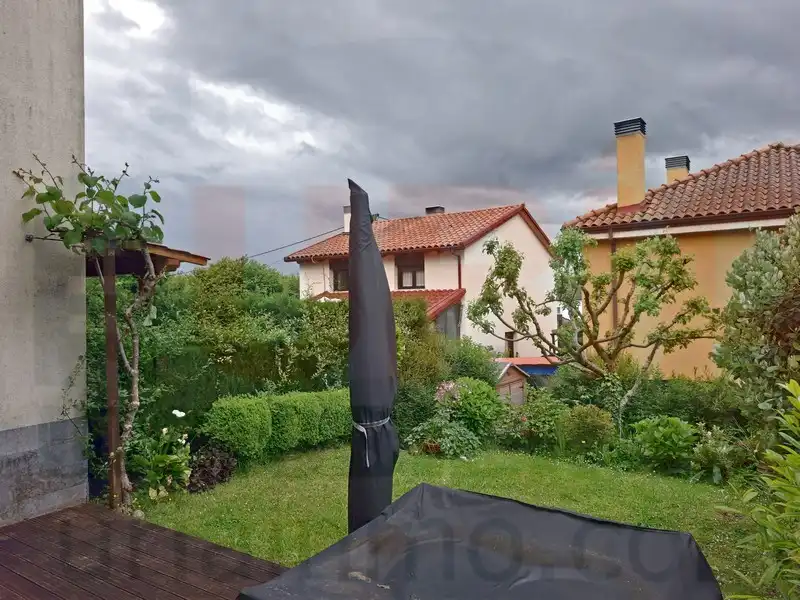 Jardín de Casa o chalet en venta en Sariego con Calefacción, Terraza y Trastero