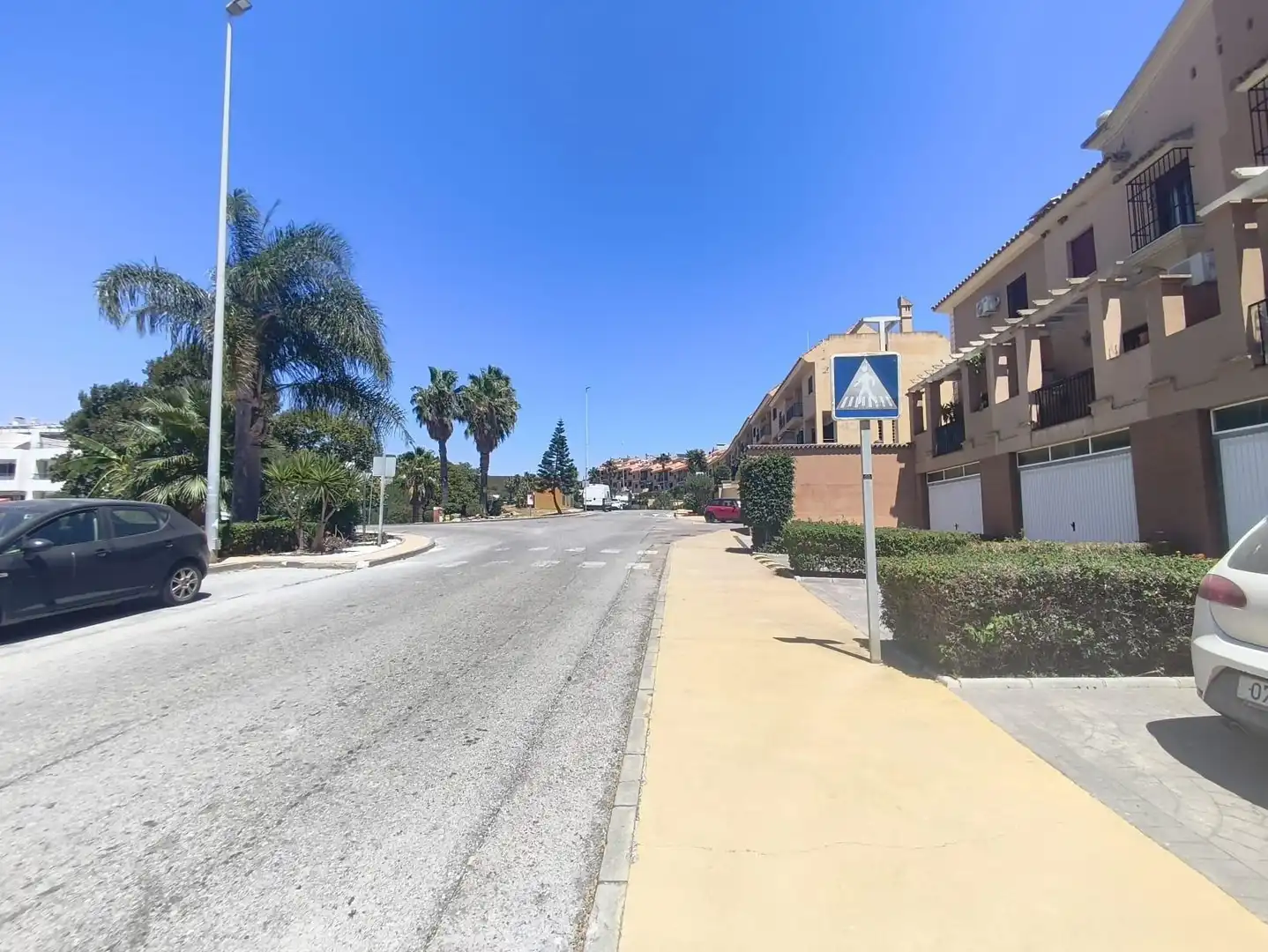 Exterior view of Detached homes for sale in La Línea de la Concepción  with Air Conditioner, Private garden and Balcony