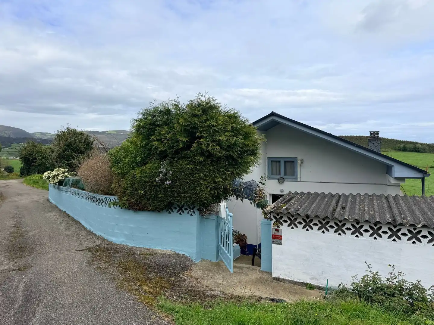 Vista exterior de Casa o chalet en venta en Navia con Terraza, Trastero y Piscina