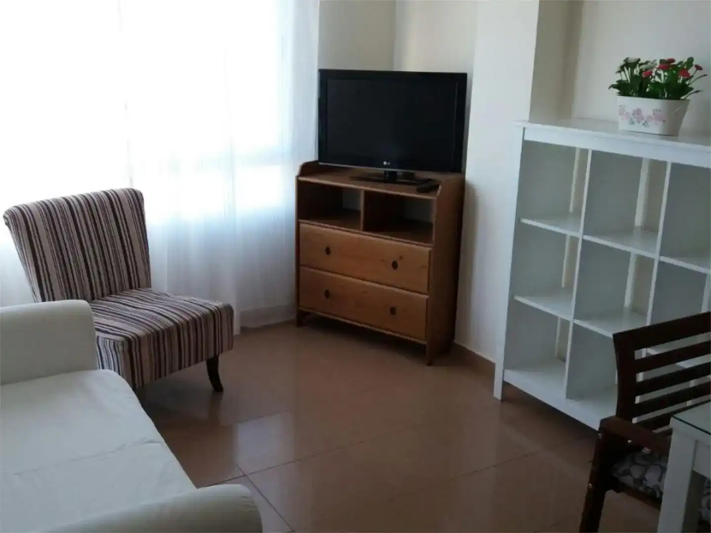 Wohnzimmer von Wohnungen zur Miete in Rota mit Privatgarten, Möbliert und Balkon