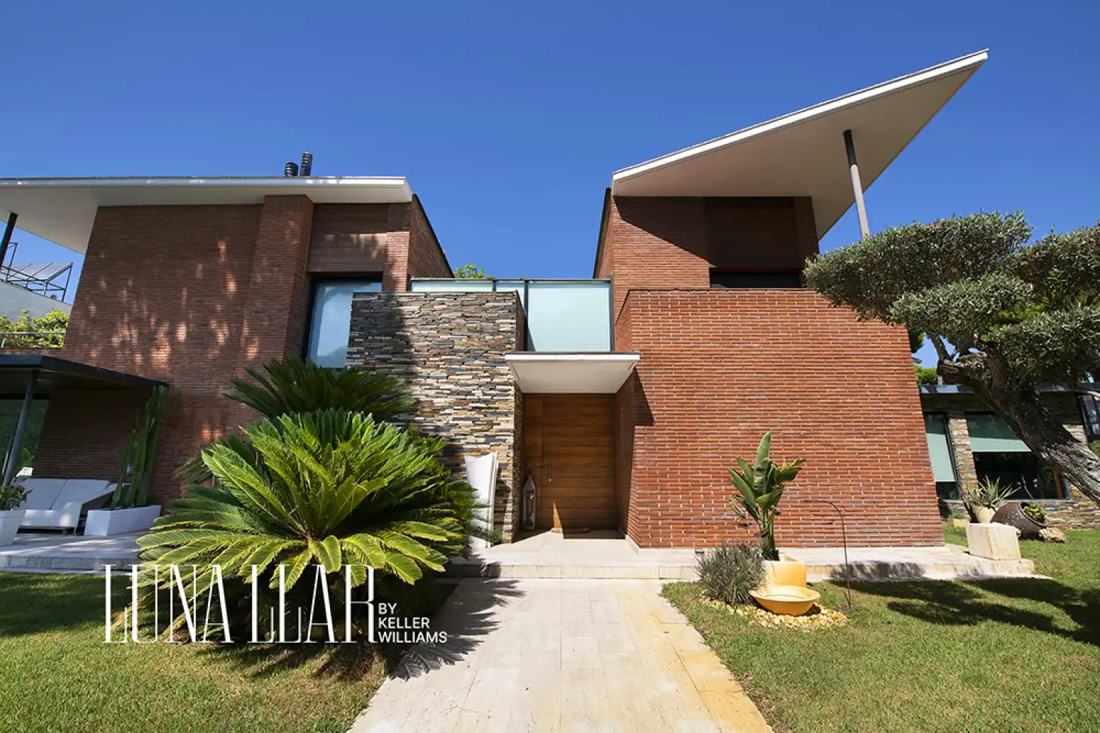 Exterior view of Houses for sale in Castelldefels  with Swimming Pool
