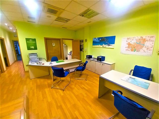 Local comercial en Venta en Don Pío Ballesteros, 16 en Oliver