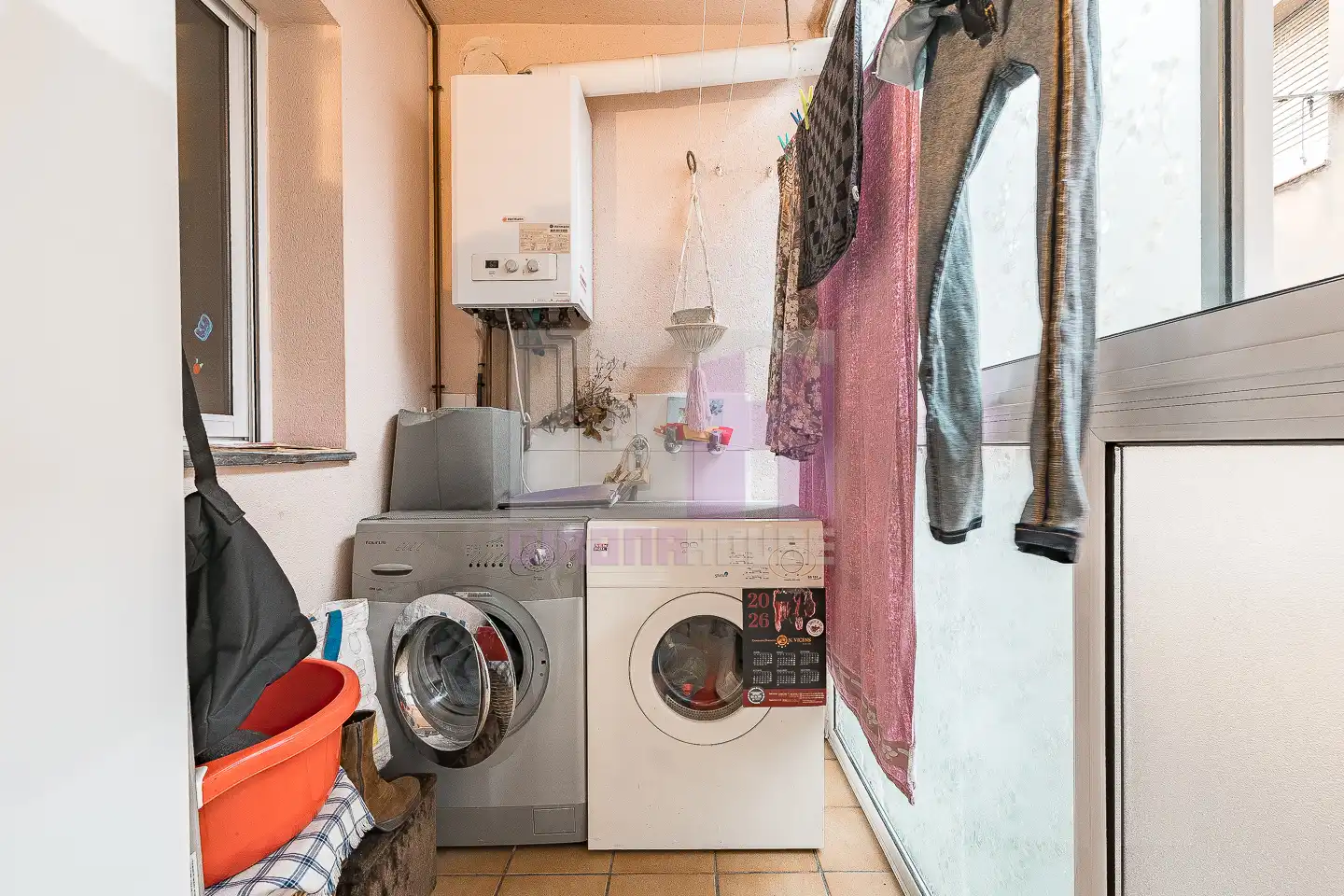 Habitación de Dúplex en venta en Salt con Calefacción, Terraza y Amueblado