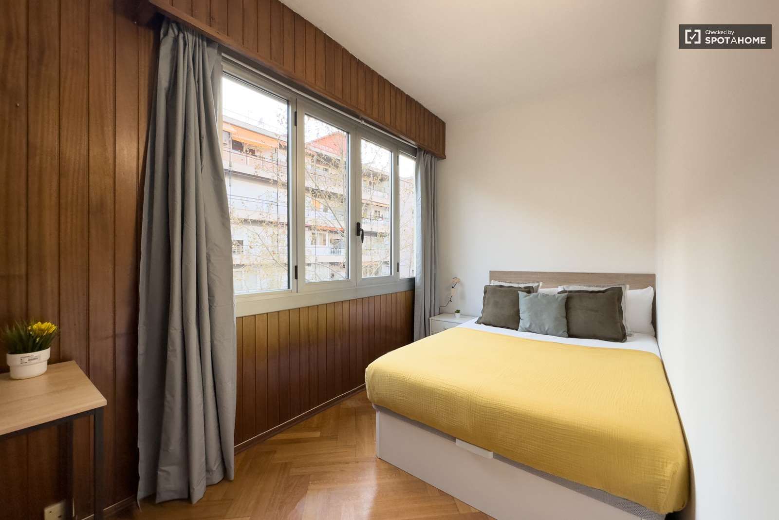 Bedroom of Flat to share in  Barcelona Capital  with Terrace