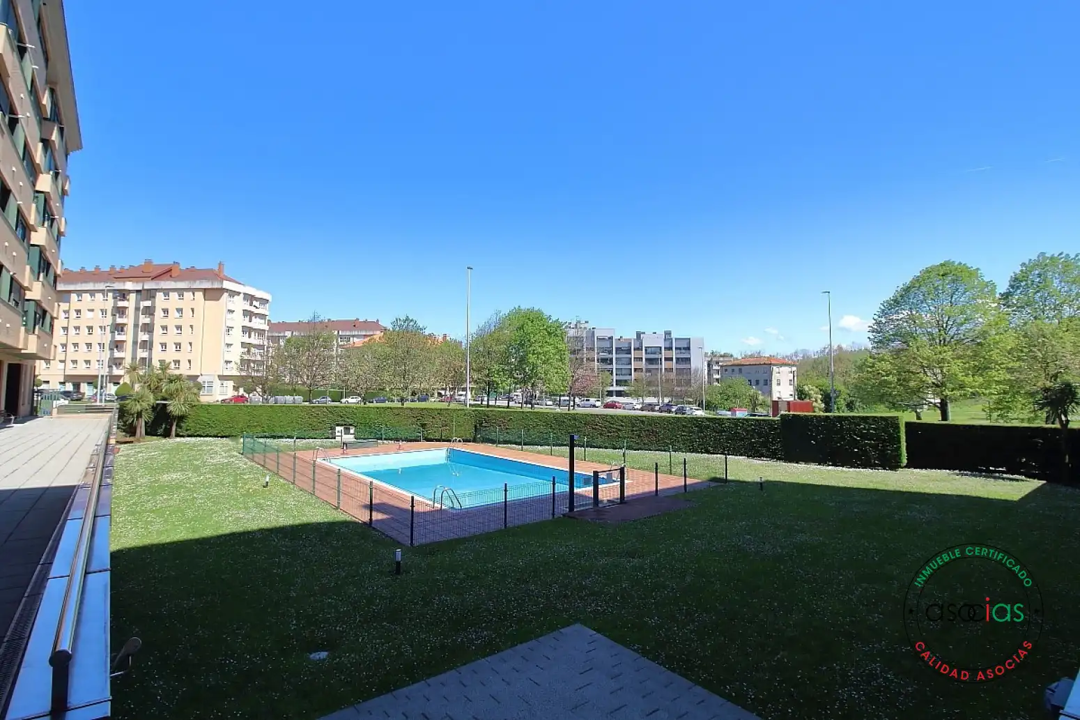 Piscina de Piso en venta en Gijón  con Calefacción, Jardín privado y Terraza
