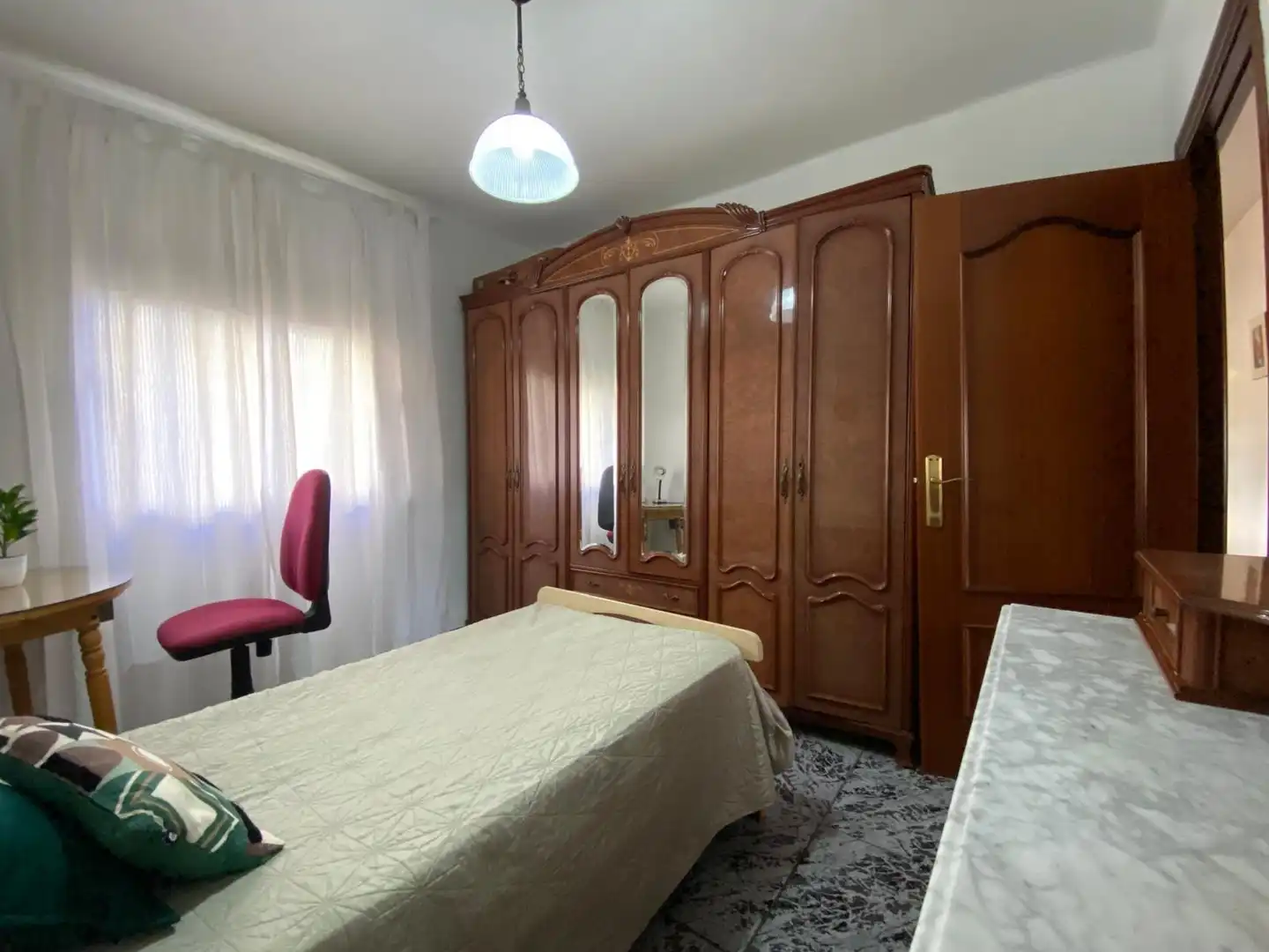 Dormitori de Pis de lloguer en Almería amb Aire condicionat, Calefacció i Moblat