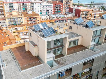 Vista exterior de Àtic en venda en Mataró amb Aire condicionat, Calefacció i Terrassa