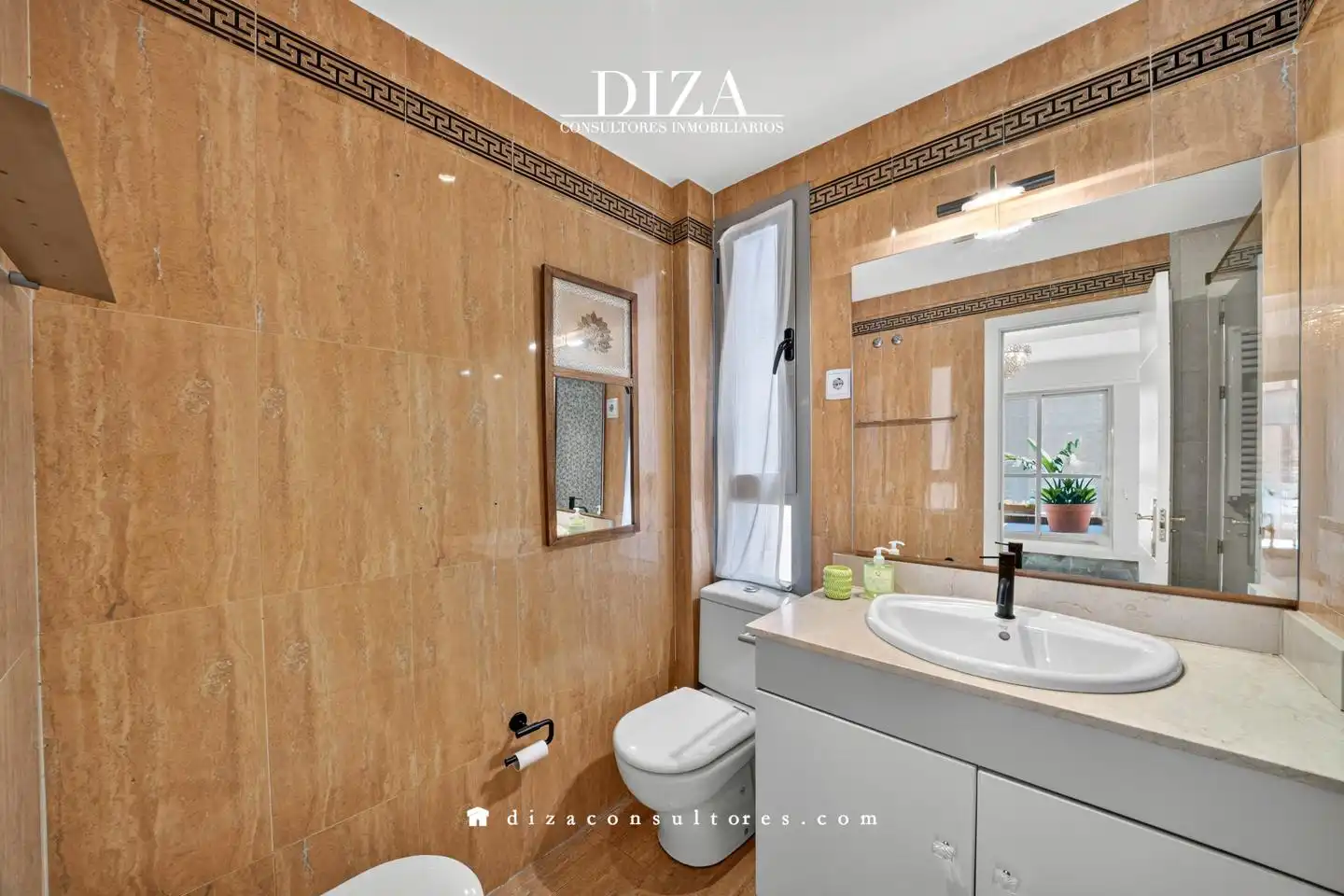 Bathroom of Flat for rent in Madrid  with Air Conditioner, Heating and Terrace
