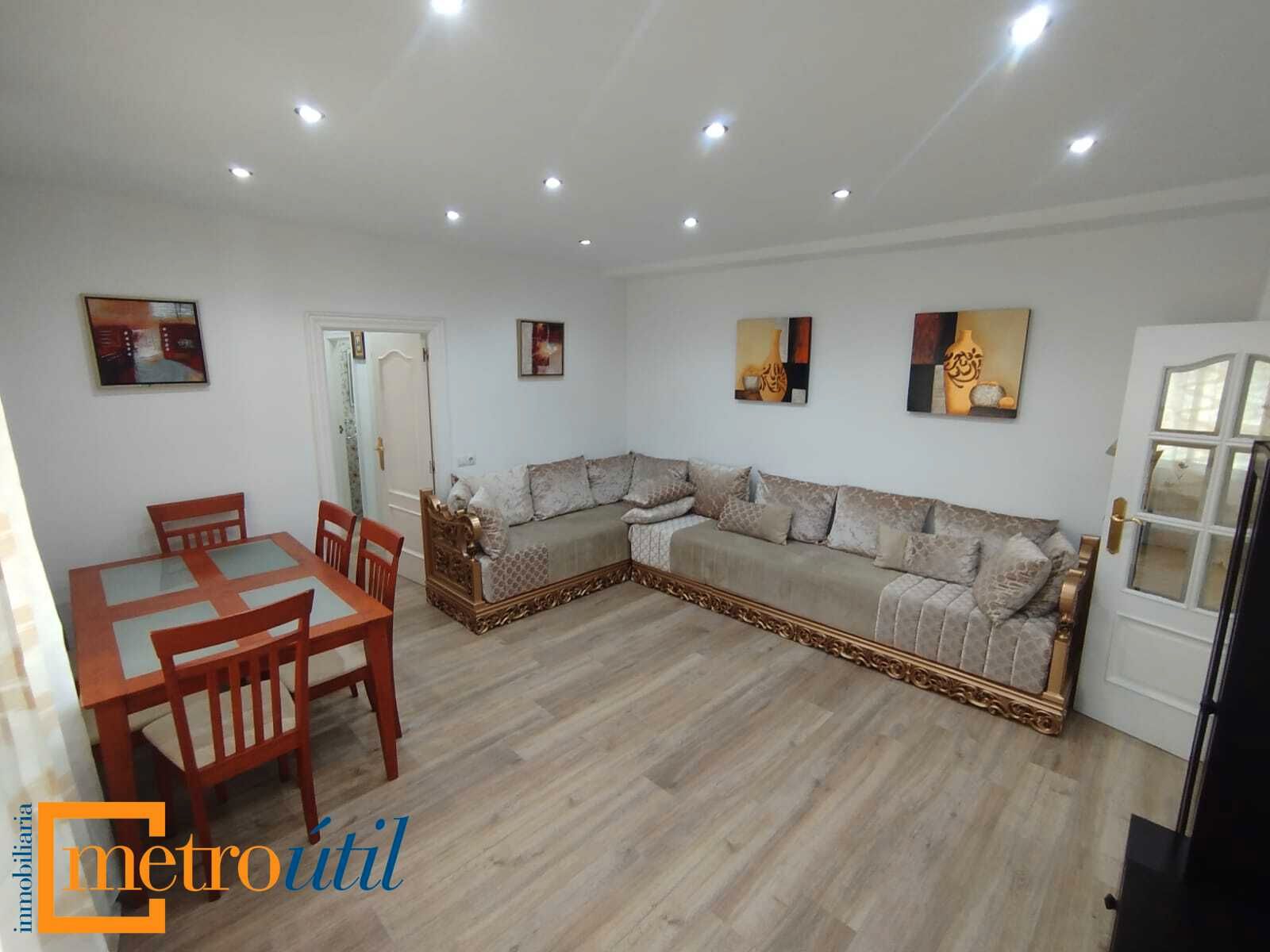 Sala d'estar de Pis en venda en Salamanca Capital amb Calefacció, Parquet i Balcó