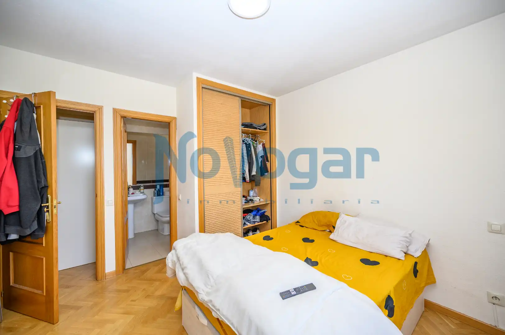 Bedroom of Flat for sale in Madrid  with Air Conditioner, Heating and Community pool