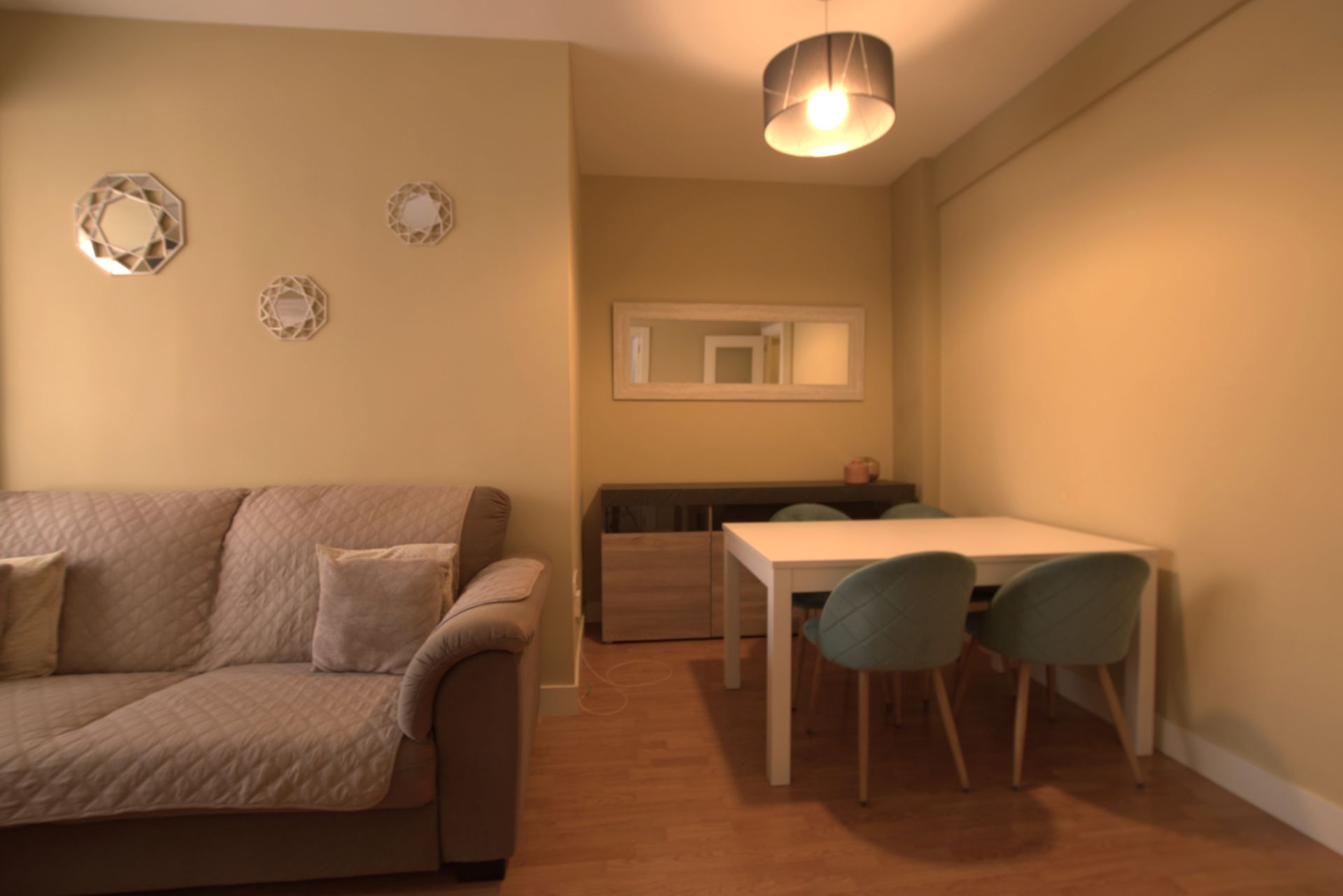 Living room of Flat to rent in  Madrid Capital  with Air Conditioner, Heating and Parquet flooring