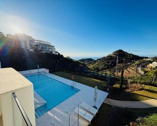 Piscina de Apartament de lloguer en Ojén amb Aire condicionat, Calefacció i Terrassa