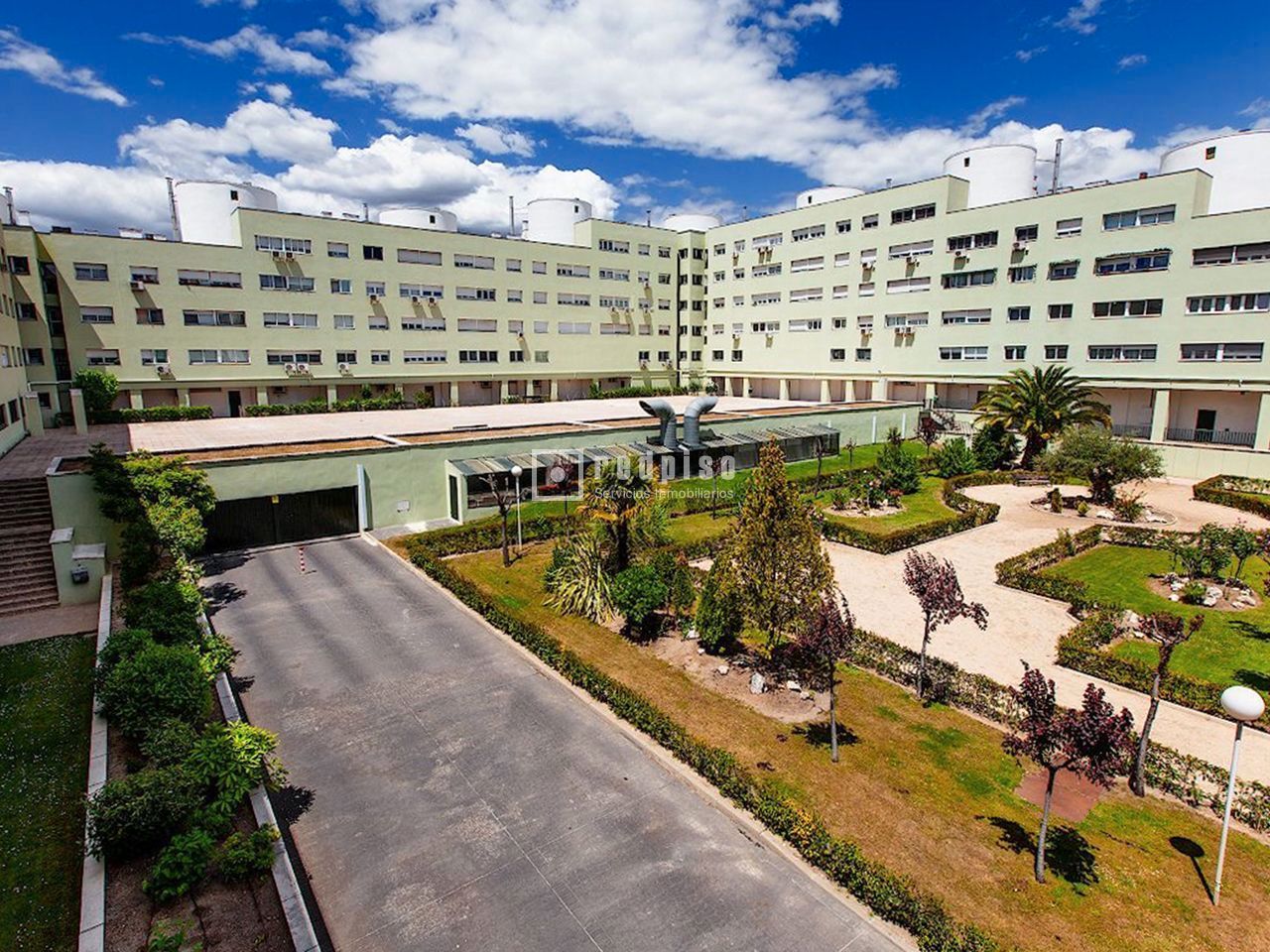 Vista exterior de Piso en venta en  Madrid Capital con Calefacción y Parquet