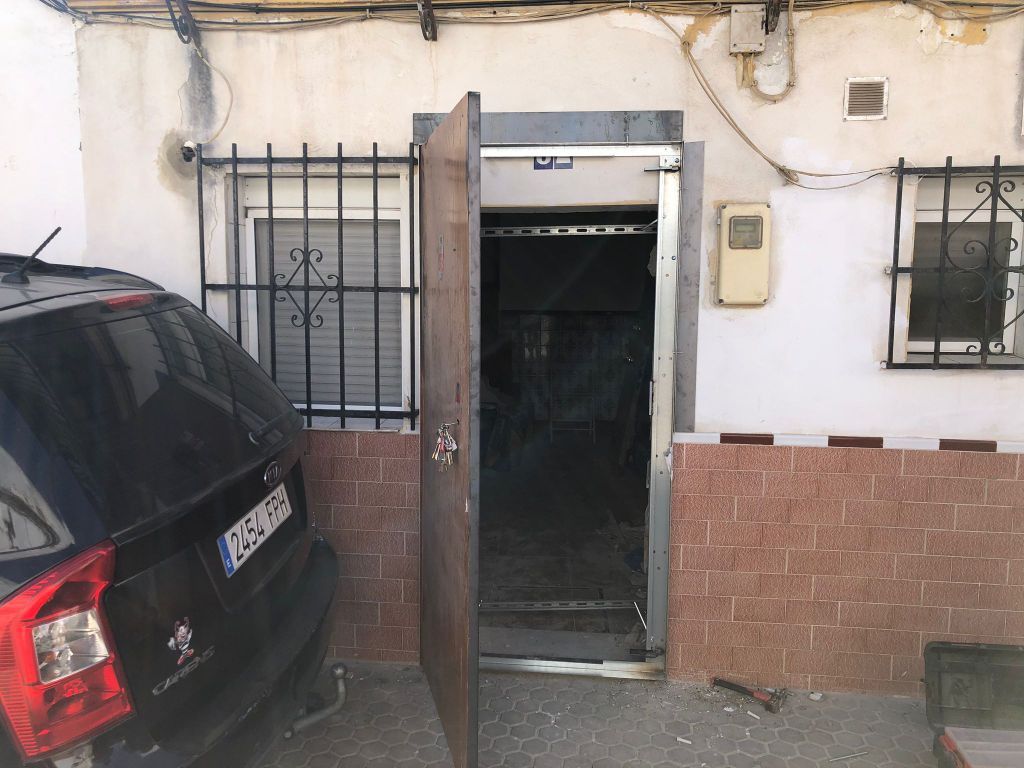 Aparcament de Casa o xalet en venda en  Sevilla Capital amb Terrassa, Traster i Alarma