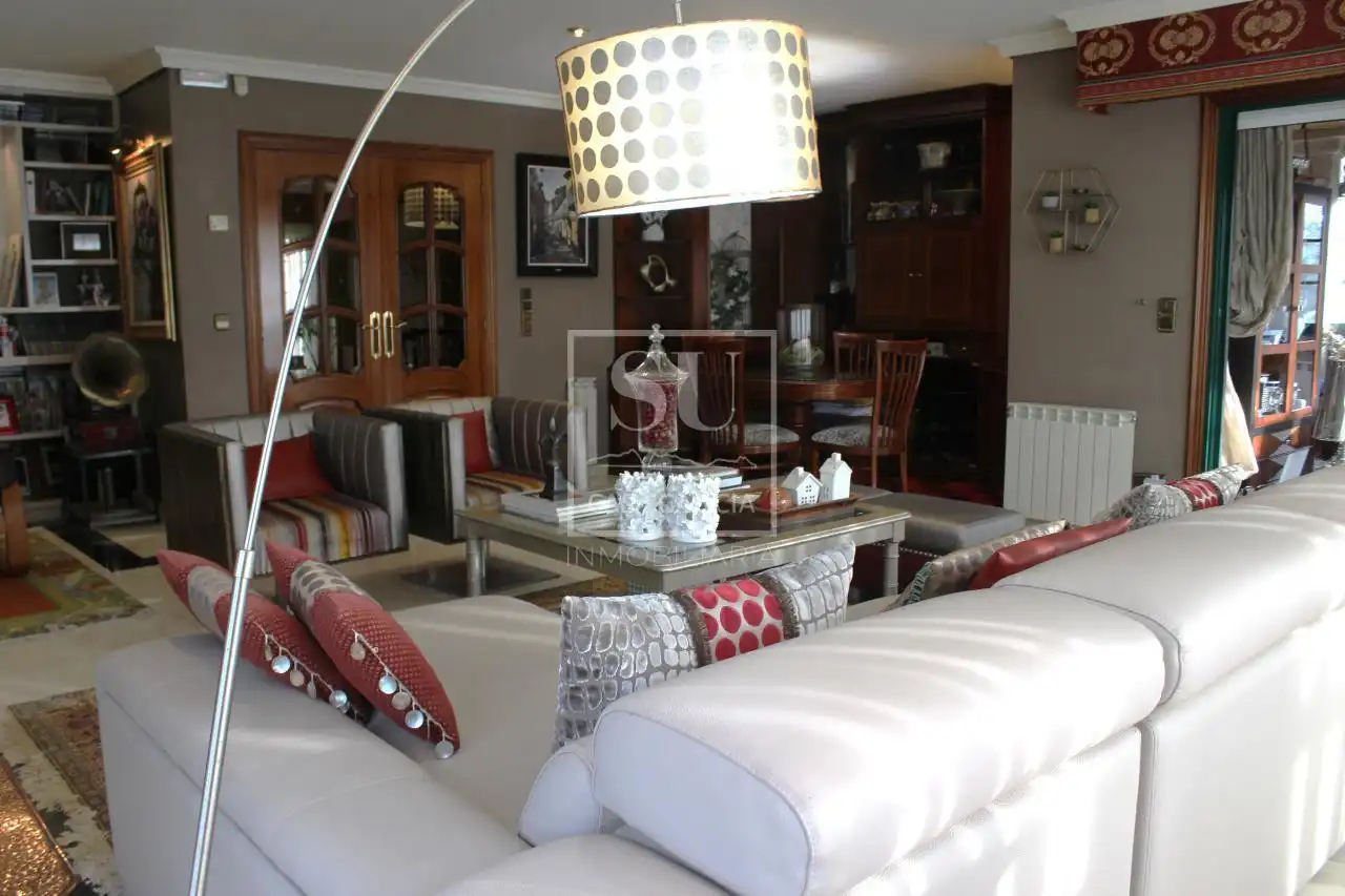 Sala de estar de Casa o chalet en venta en Vigo  con Calefacción, Jardín privado y Parquet