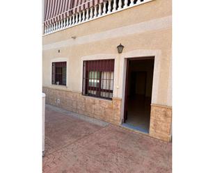 Vista exterior de Casa adosada en venda en Orihuela amb Aire condicionat