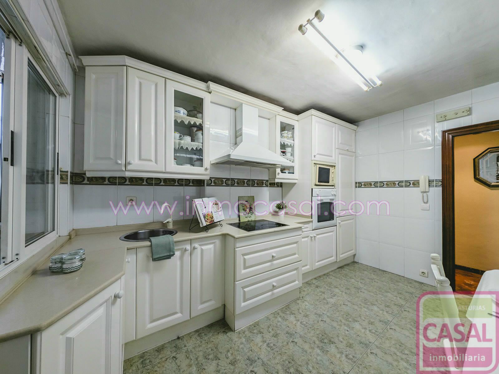 Cocina de Piso en venta en Laviana con Calefacción y Amueblado