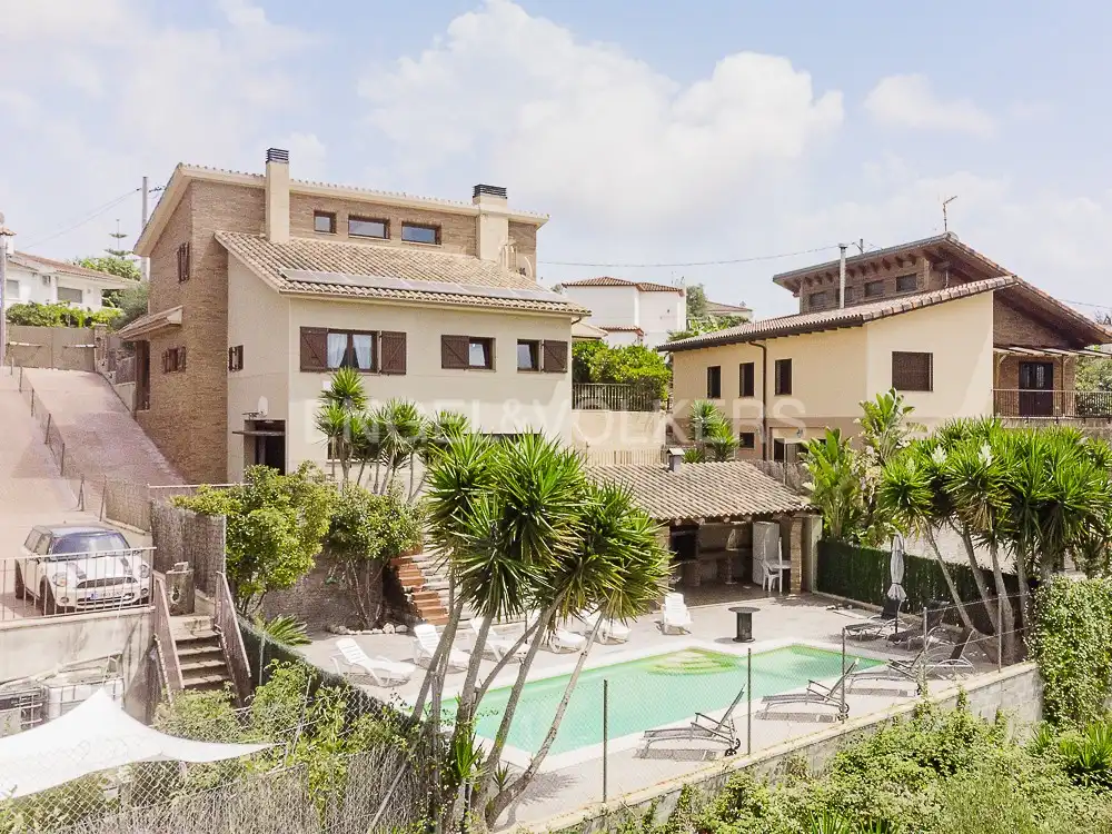 Vista exterior de Casa o chalet en venta en Cubelles con Aire acondicionado, Calefacción y Jardín privado