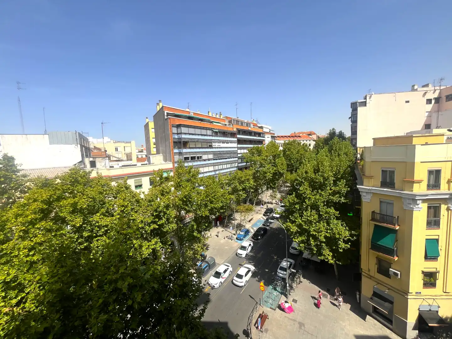 Vista exterior de Piso en venta en Madrid con Calefacción
