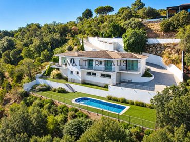 Chalet con piscina en venta en Carrer de la Roca del Sol