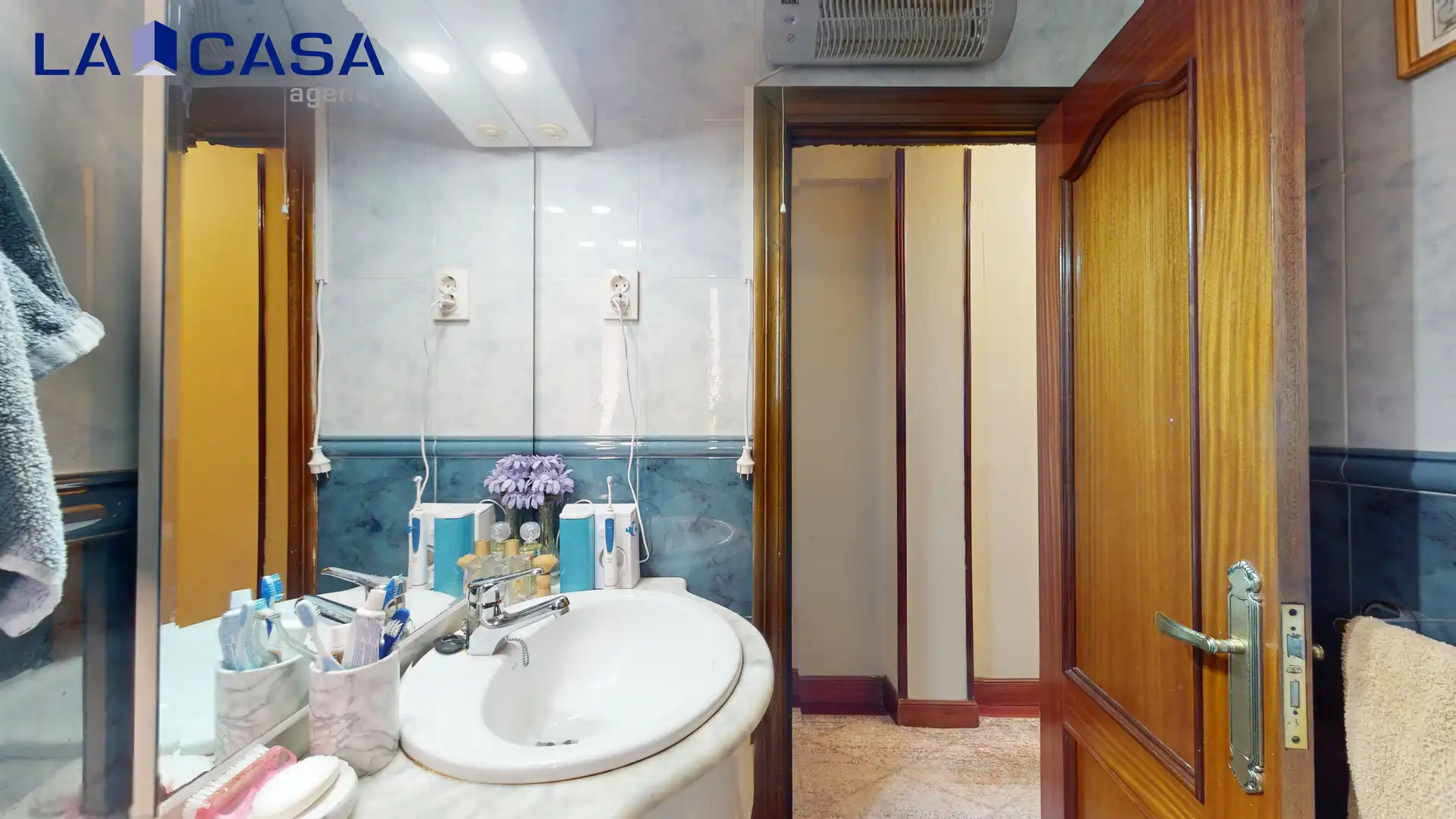 Bathroom of Flat for sale in Erandio  with Heating and Balcony