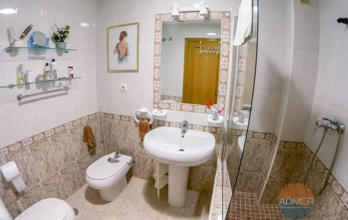 Baño de Piso en venta en La Manga del Mar Menor con Aire acondicionado, Terraza y Trastero