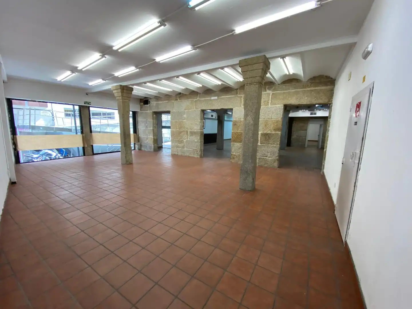 Local de alquiler en Ourense Capital  con Calefacción, Terraza y Amueblado