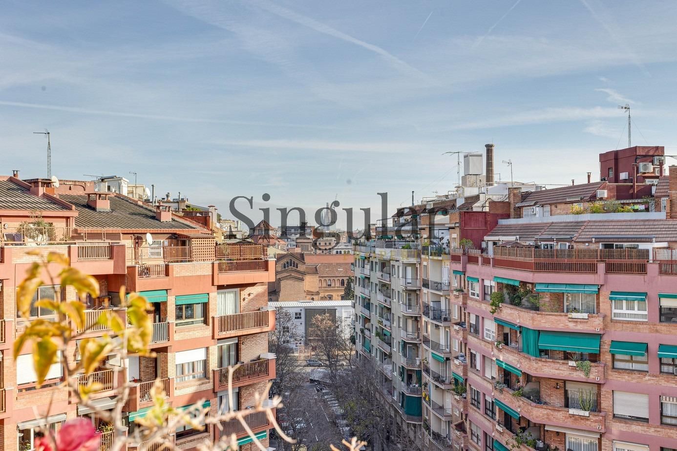 Außenansicht von Dachboden zum Verkauf in  Barcelona Capital mit Klimaanlage, Terrasse und Balkon
