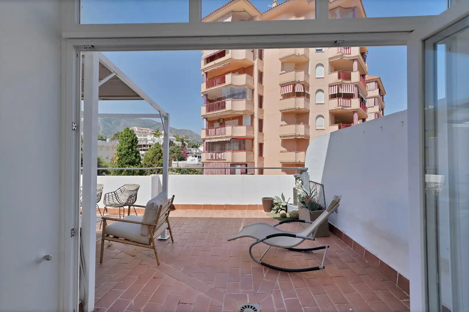 Terrassa de Casa adosada en venda en Fuengirola amb Aire condicionat, Calefacció i Jardí privat
