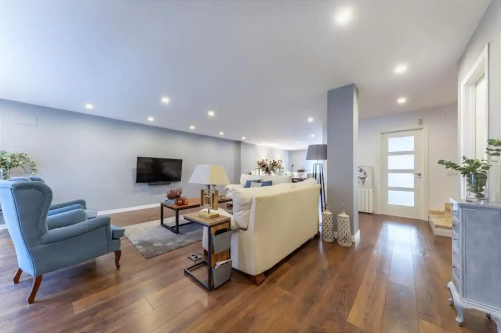 Sala d'estar de Casa adosada en venda en Ibi amb Aire condicionat, Jardí privat i Parquet