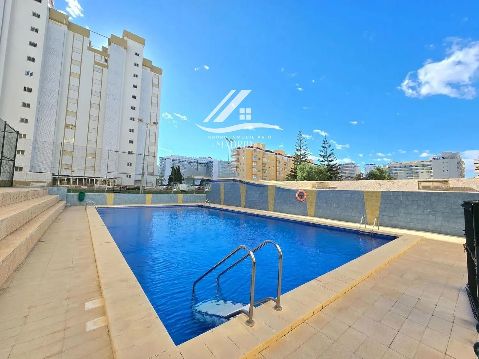 Piscina de Pis en venda en Benifairó de la Valldigna amb Piscina, Moblat i Piscina comunitària