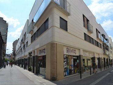 Locale commerciale in affitto a Carrer Lleó 17