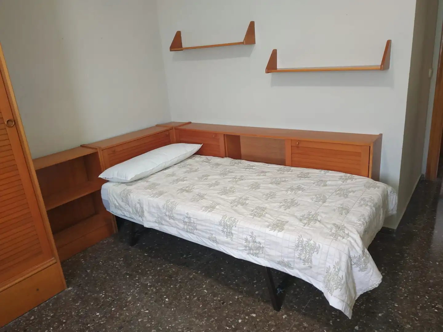 Habitación de Piso de alquiler en Valencia con Amueblado, Horno y Lavadora