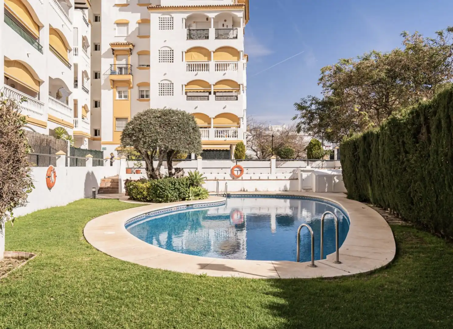 Piscina de Dúplex en venda en Marbella amb Aire condicionat, Terrassa i Traster