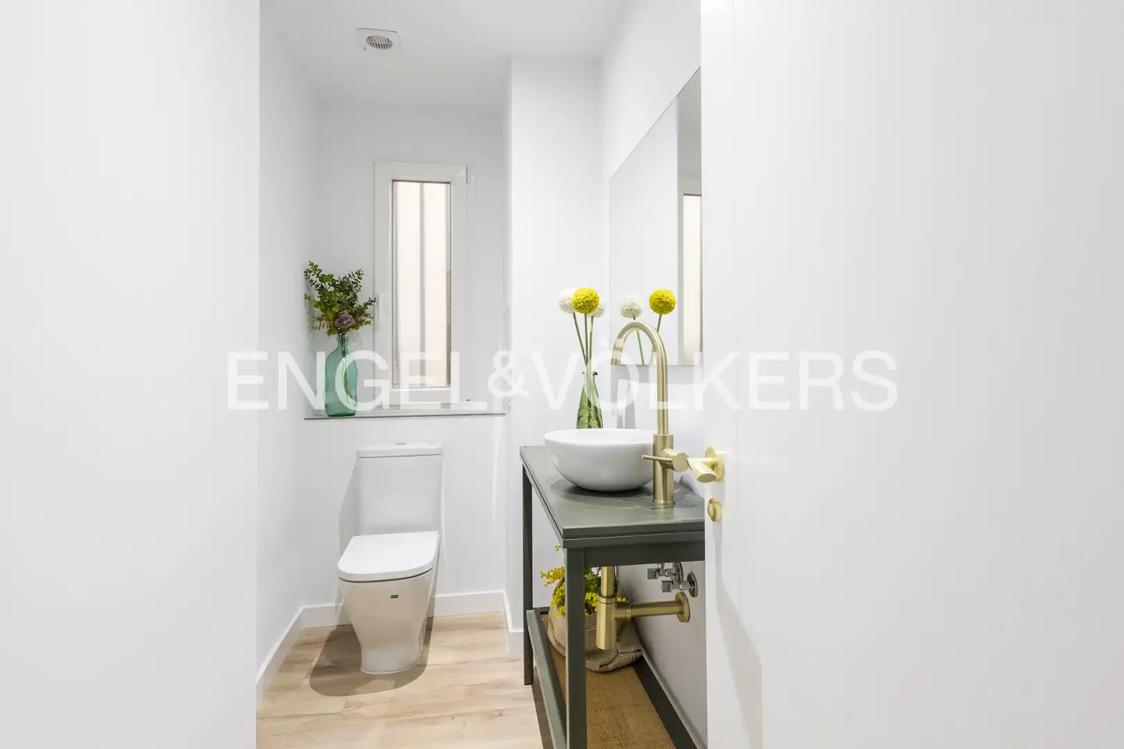 Bathroom of Flat for sale in Madrid  with Air Conditioner, Heating and Parquet flooring