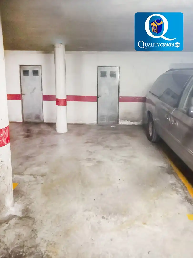 Parking de Piso en venta en Alicante / Alacant con Terraza y Trastero