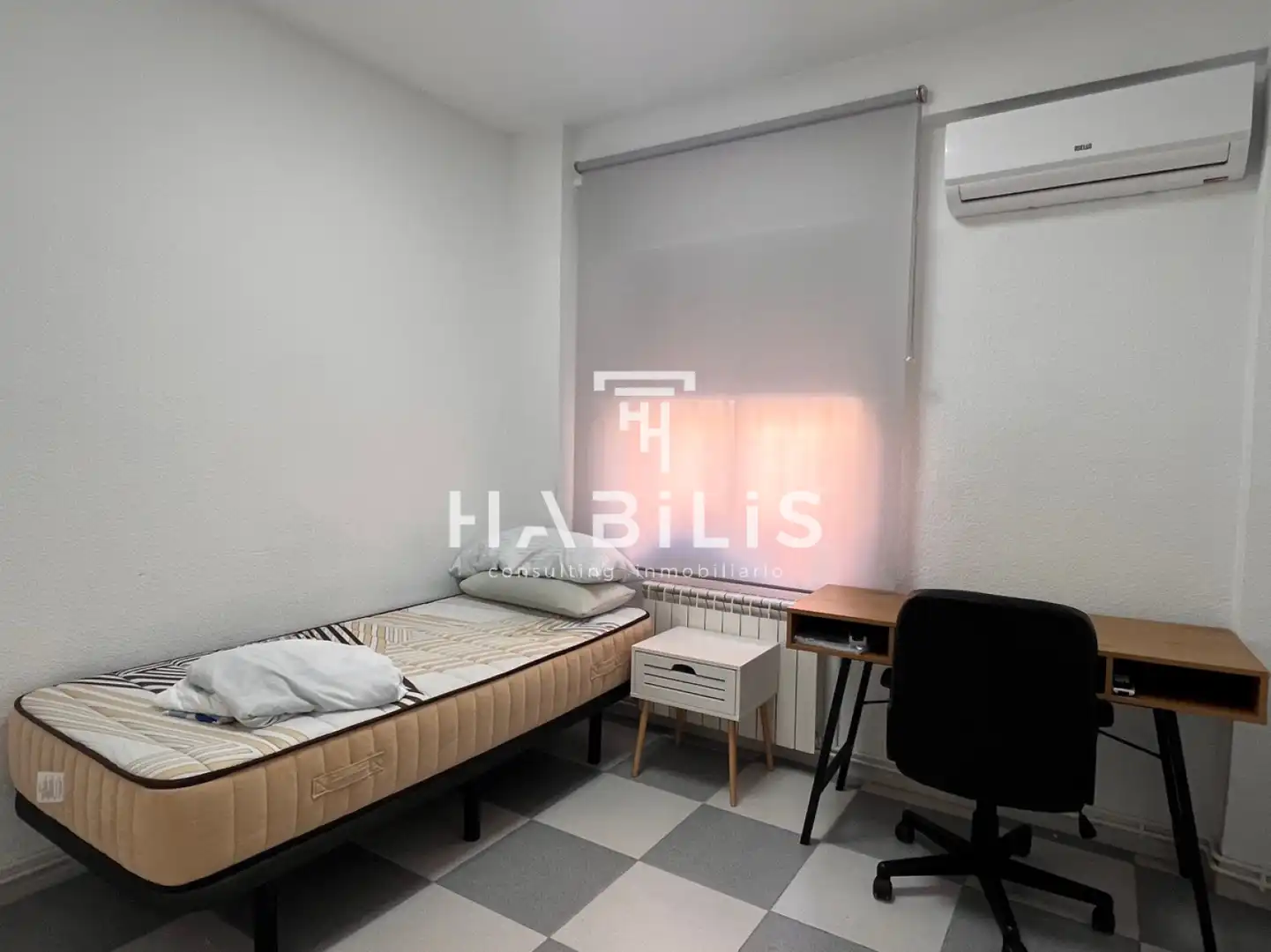 Bedroom of Flat for rent in Toledo  with Air Conditioner, Heating and Furnished