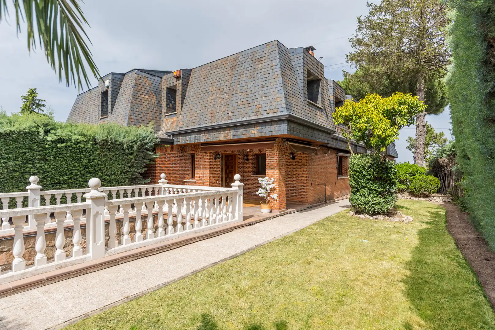 Exterior view of Houses for sale in Pozuelo de Alarcón  with Air Conditioner, Heating and Private garden