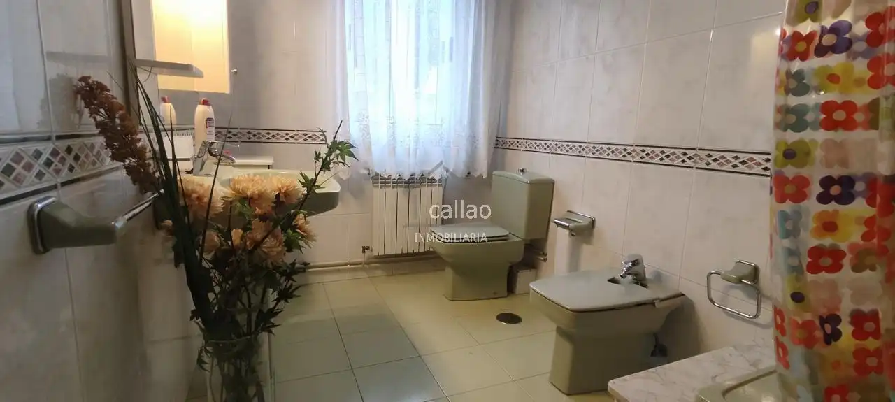 Bathroom of Houses for rent in Mugardos  with Heating, Private garden and Furnished