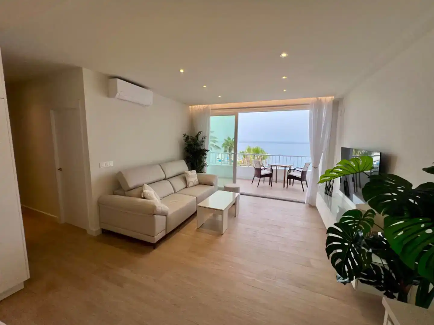 Living room of Flat for rent in Almuñécar  with Air Conditioner and Furnished