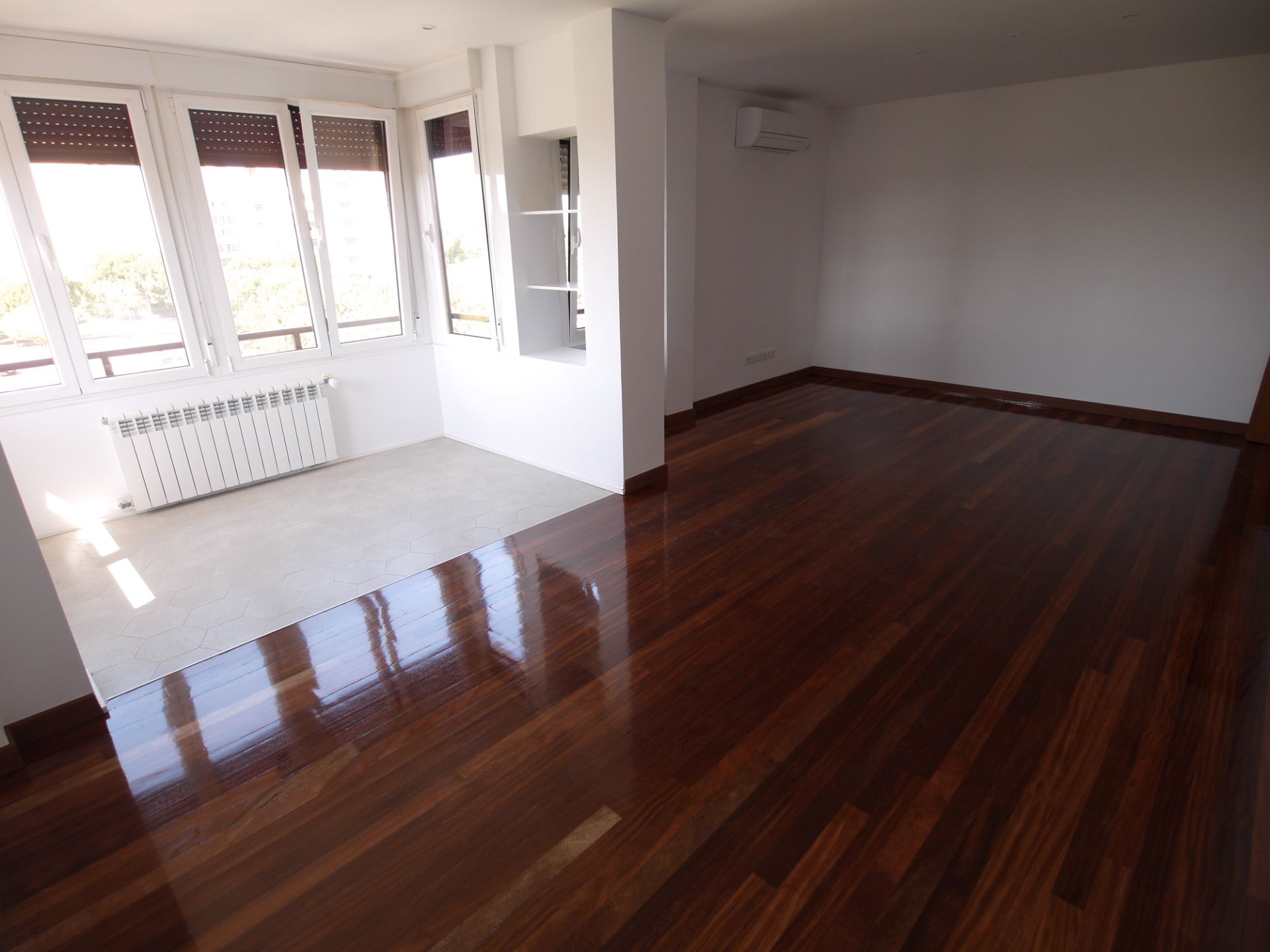 Sala d'estar de Pis en venda en Tres Cantos amb Aire condicionat, Calefacció i Jardí privat