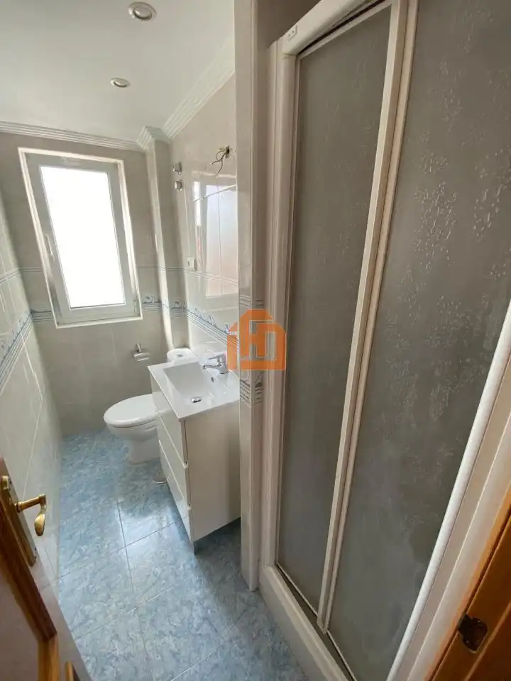 Baño de Piso en venta en León Capital  con Calefacción, Parquet y Terraza